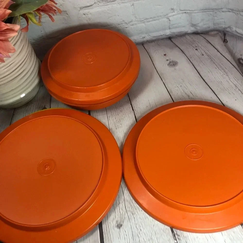 Vintage Tupperware small seal-n-serve bowl with extra lids